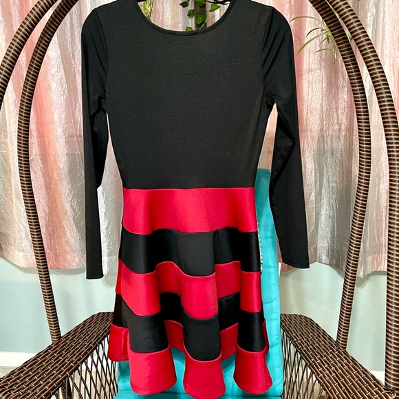 Ballet mini silhouette pleated colorblock twirl fit flare dress size medium NWT - Picture 4 of 15